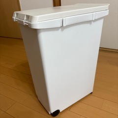 【ほぼ新品】ゴミ箱　キャスター付　連結可の画像