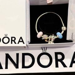 PANDORA チャーム五つ付きブレスレットの画像