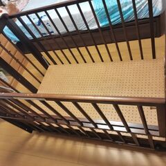 折り畳み式ベビーベッドの画像
