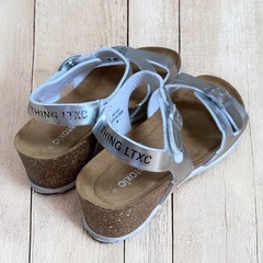 Lovetoxic ラブトキシック シルバークロスストラップ 厚底サンダルの画像