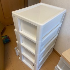 プラスチック衣類ケース　4段の画像