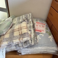 【布団等無料🆓】第2弾‼️ 中古布団　ベッドシーツ　枕　敷布団の画像
