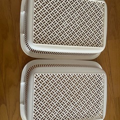 お譲りします 白いカゴ2つセットの画像