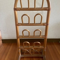 藤スリッパラックの画像