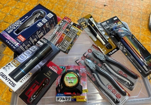 早い者勝ち‼️激安‼️値下げ‼️全部新品充電式ドライバー、LEDライト、工具！