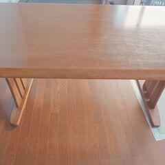 ダイニングテーブルですの画像