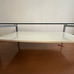 ガラステーブルの画像