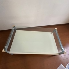 ガラステーブルの画像