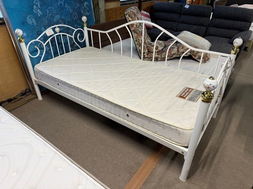オシャレベッド　シングルサイズ　マットレス付き
