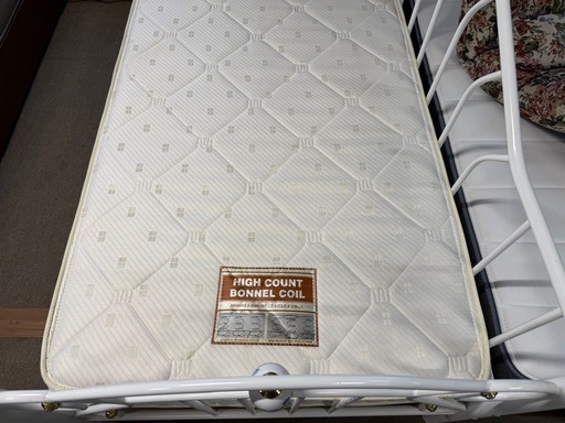 オシャレベッド　シングルサイズ　マットレス付き