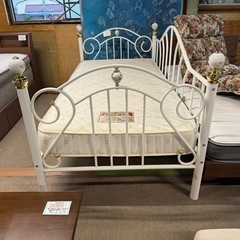 オシャレベッド　シングルサイズ　マットレス付きの画像