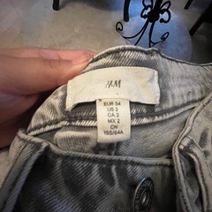 H&Mデニムパンツ　SHEINのTシャツの画像
