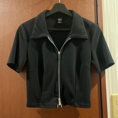 H&Mデニムパンツ　SHEINのTシャツの画像