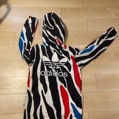 アディダス　オリジナルスの画像