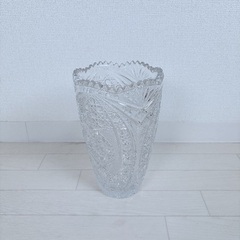 クリアカットガラス　花瓶の画像