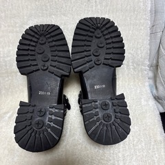 ローファー 黒 チェーン付き
の画像