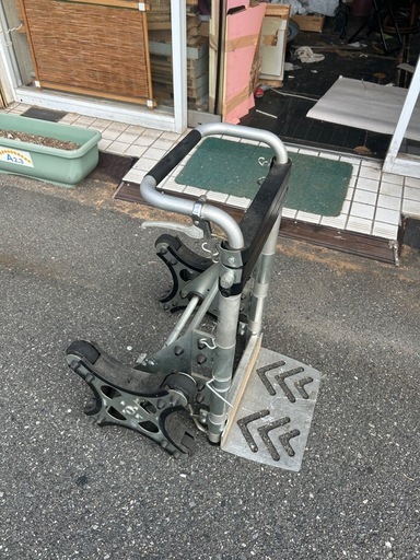 階段昇降車　ニュー階楽くん