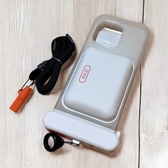 【新品】スマホ 防水ケース ポーチ ホワイト IPX8 iPhone 水中 海の画像
