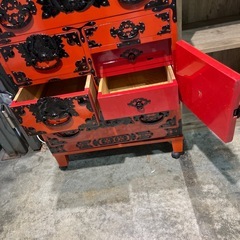 朱色　時代箪笥の画像