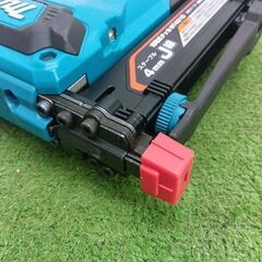 マキタ ST421D 充電式タッカ【野田愛宕店】【店頭取引限定】【中古】管理番号：ITTISRYL4S44の画像