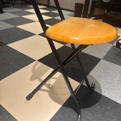 折りたたみ椅子の画像