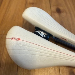 Specialized Romin body geometry サドルの画像