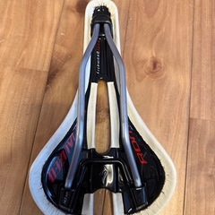 Specialized Romin body geometry サドルの画像