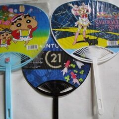 新品　キャラクターうちわ3本の画像