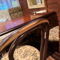 木の椅子の画像