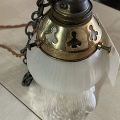 オシャレ🌷ペンダントライト💡アンティーク花🌼ガラス製ランプシェードレトロ照明器具天井吊り下げ照明動作未確認❣️白茶色の画像