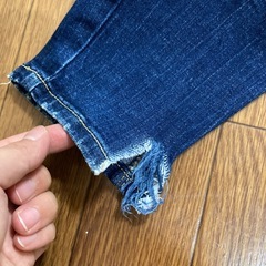 ZARA  デニムスキニーダメージパンツの画像