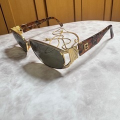 FENDI ゴールド メタルフレーム サングラスの画像