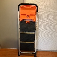 トレー付き 3段脚立 折りたたみ式の画像