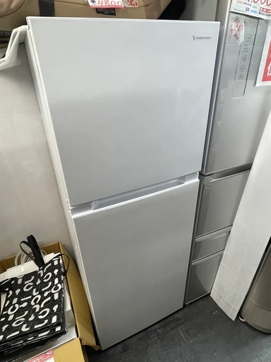 【中古】¥17,500 2ドア冷蔵庫　2022年製　236リットル【II096】