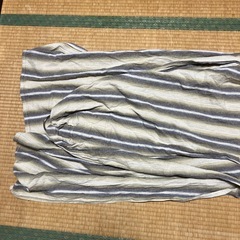 哺乳瓶と抱っこ紐の画像
