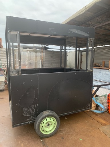 珍品‼︎　鉄製巨大リヤカー　三輪付き 　奥行き約190cmx横138cmx高さ220cm