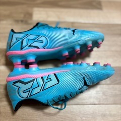 サッカーシューズ　スパイク　22.5㎝の画像