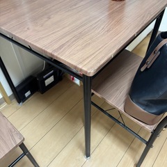 ダイニングテーブルの画像
