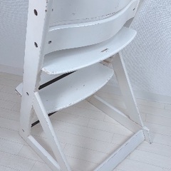 ホワイトキッズチェア　高さ調整可能　の画像