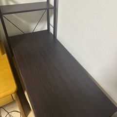 ラック付きデスクの画像