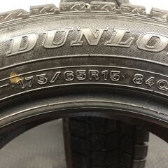 DUNLOP WINTER MAXX WM02 175/65R15 15インチ スタッドレス 2本 20年製 バリ溝 スイフト キューブ スペイド アクア等　(STJ022)の画像