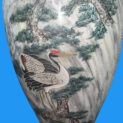 大理石の大きな壺の画像