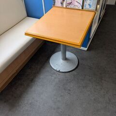 テーブル＆ソファのセットの画像