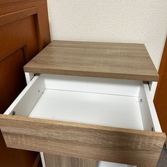 収納キャビネット (shuunou kyabinetto / storage cabinet)の画像