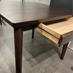 2人用小型ダイニングテーブル
の画像