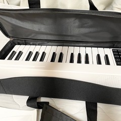 電子ピアノ 61鍵盤 折り畳み 美品の画像