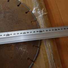 現状品 エンジンカッターの刃 ダイヤモンドカッター 300mm 穴径30mm 30cm 12インチ コンクリートカッターの画像
