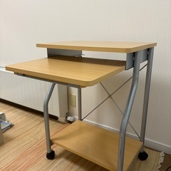 パソコンテーブル　キャスター付の画像