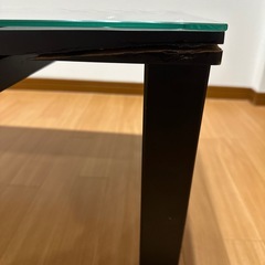 ガラステーブルの画像