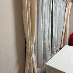 カーテンとレースカーテンのセットの画像